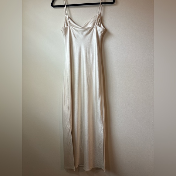Express Classic White Midi Dress - Picture 2 of 5